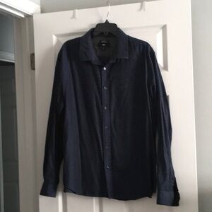 Men’s extra-large, casual/dress button-down